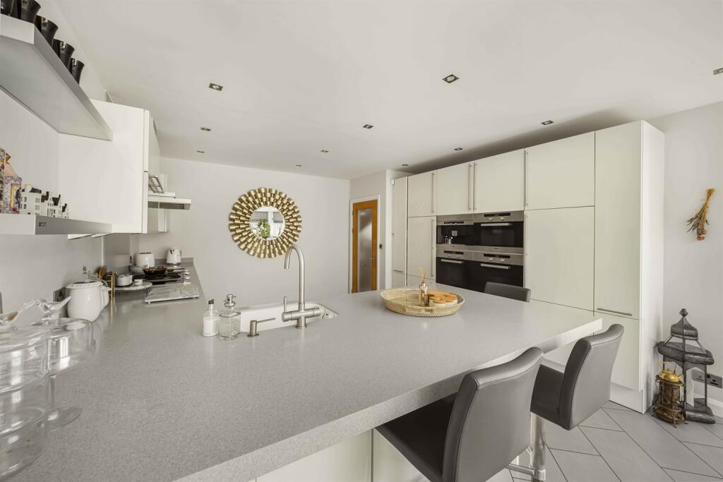 6 bedroom detached house for sale in Bow Green Road, Bowdon, Altrincham, WA14